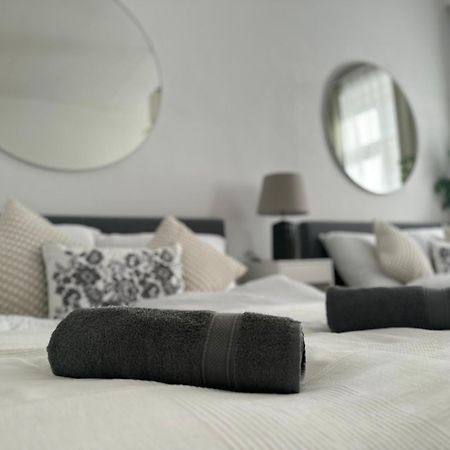 Spacious Apartment, 3 Min To U1 Reumannplatz Vienna Luaran gambar