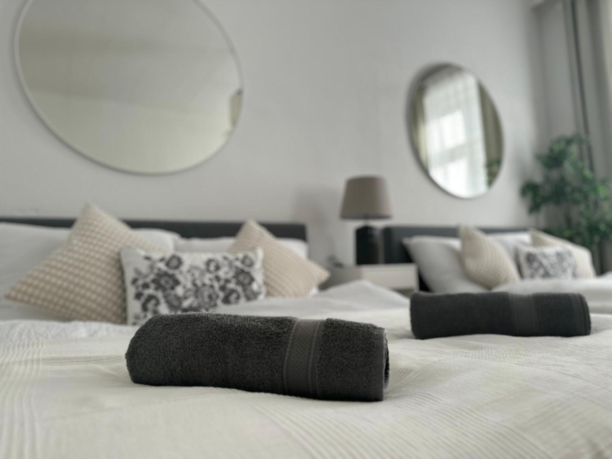 Spacious Apartment, 3 Min To U1 Reumannplatz Vienna Luaran gambar