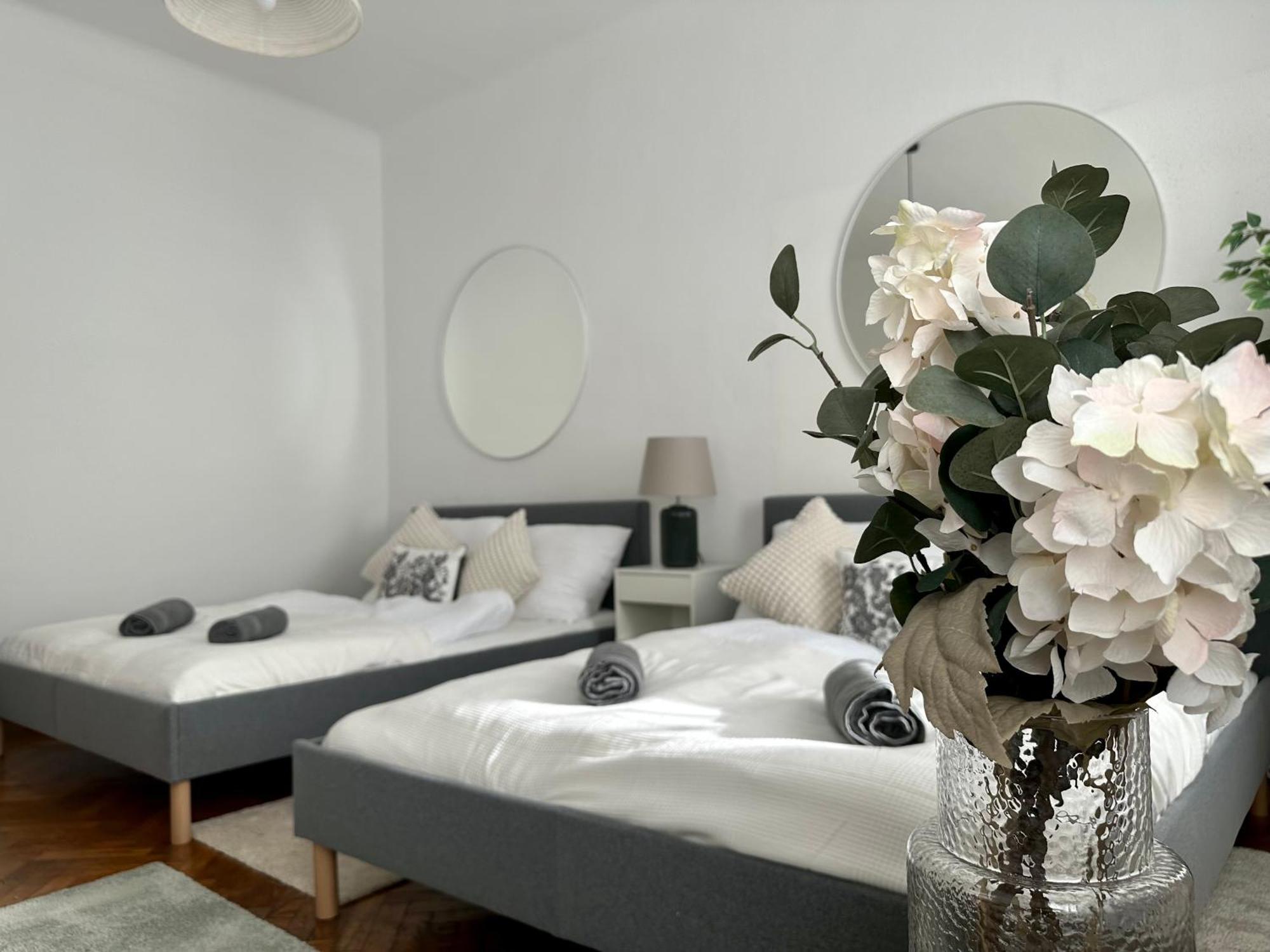 Spacious Apartment, 3 Min To U1 Reumannplatz Vienna Luaran gambar