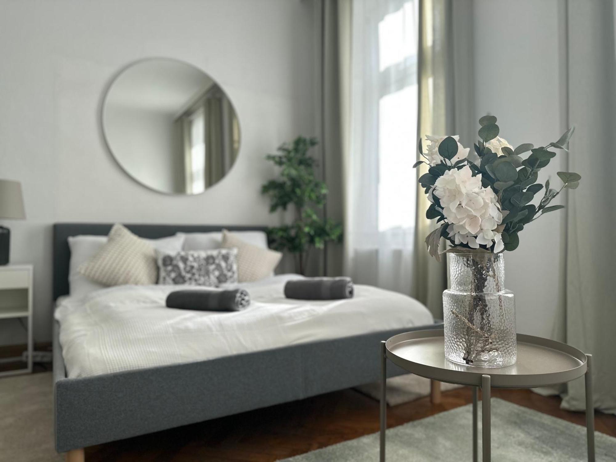 Spacious Apartment, 3 Min To U1 Reumannplatz Vienna Luaran gambar