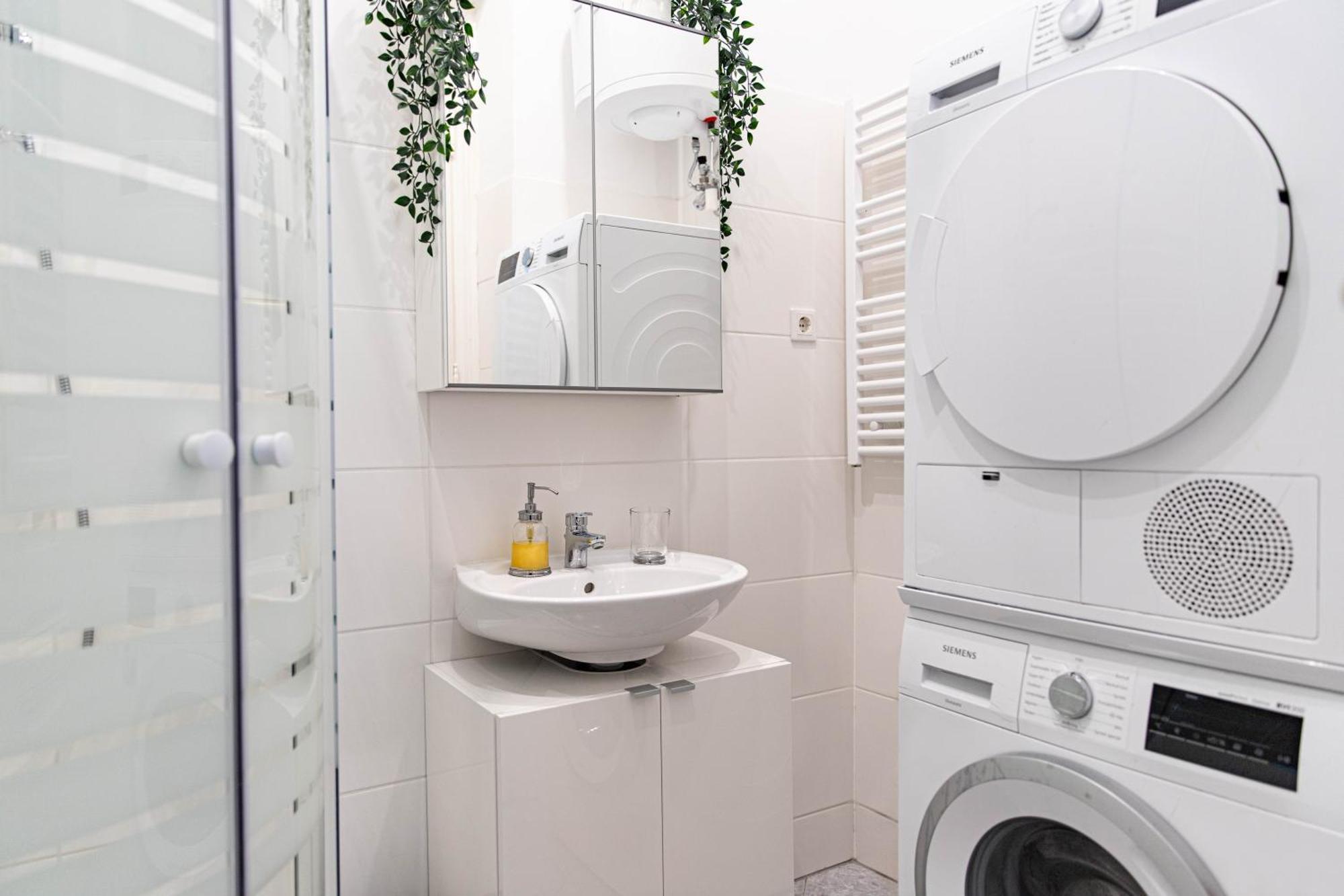 Spacious Apartment, 3 Min To U1 Reumannplatz Vienna Luaran gambar